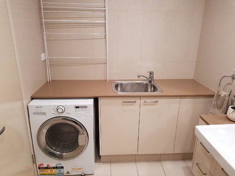 Darwin-Ocean Views, Tropical Getaway, Pool & Aircon - Accommodation Yamba 16