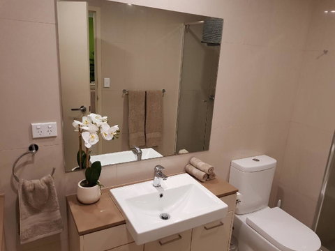 Darwin-Ocean Views, Tropical Getaway, Pool & Aircon - Accommodation Yamba 13