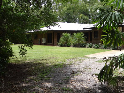 DARWIN'S SHADY ACRES RETREAT - Accommodation Yamba 1