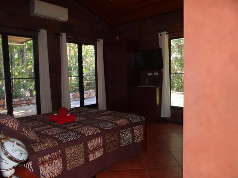 DARWIN'S SHADY ACRES RETREAT - Accommodation Yamba 38