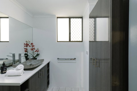 CitySide Apartment - 2 Bedroom With Private Courtyard - Accommodation Yamba 21