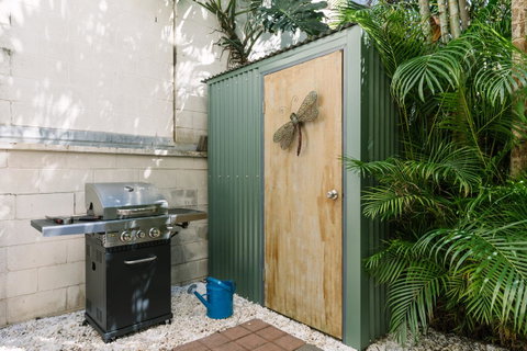CitySide Apartment - 2 Bedroom With Private Courtyard - Accommodation Yamba 12