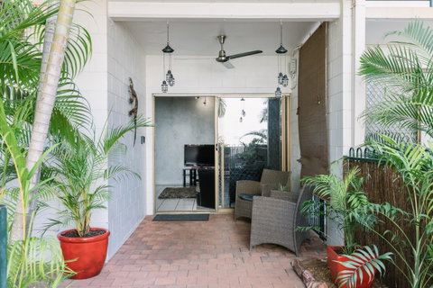 CitySide Apartment - 2 Bedroom With Private Courtyard - Accommodation Yamba 7