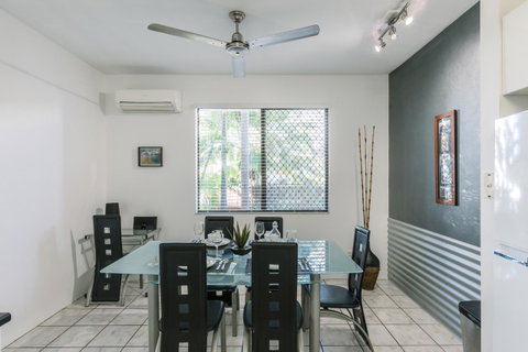 CitySide Apartment - 2 Bedroom With Private Courtyard - Accommodation Yamba 9