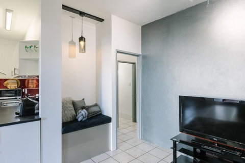 CitySide Apartment - 2 Bedroom With Private Courtyard - Accommodation Yamba 8