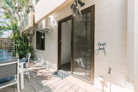 CitySide Apartment - 2 Bedroom With Private Courtyard - Accommodation Yamba 10