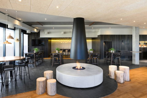 Burbury Hotel - Accommodation Yamba 2