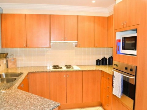 Breakers 1/10 - Accommodation Yamba 2