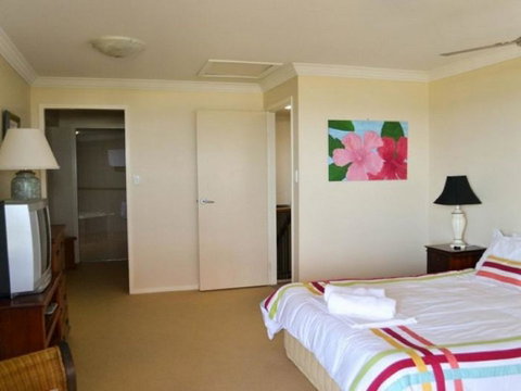 Breakers 1/10 - Accommodation Yamba 0