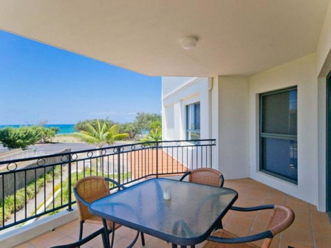 Breakers 1/8 - Accommodation Yamba 0