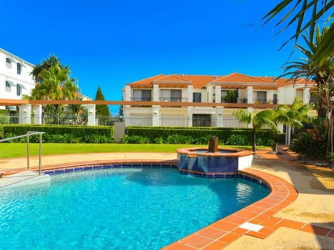Breakers 1/8 - Accommodation Yamba 1
