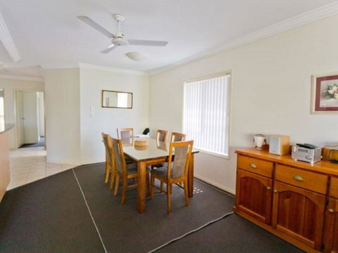 Breakers 1/8 - Accommodation Yamba 2