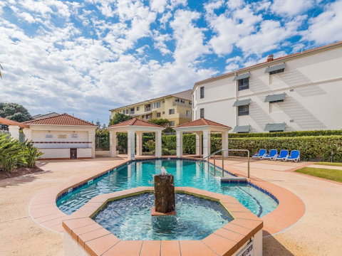 Breakers Block 1 Unit 1- Pool In Complex - Across The Road From The Beach - Accommodation Yamba 0