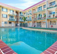 Bribie Beach King bed Unit overlooking pool - Accommodation Yamba