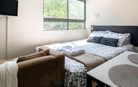 Brisbane City Resort Style Studio Waterfront Apartment - WINTER SPECIAL! - Accommodation Yamba 0