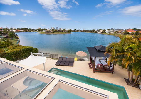 Broadbeach Waterfront Holiday House - Accommodation Yamba 0