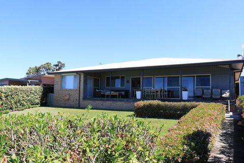 Bunkys By The Sea Holiday House - Accommodation Yamba 3