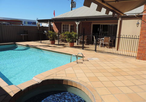 Burke & Wills Mt Isa - Accommodation Yamba 0