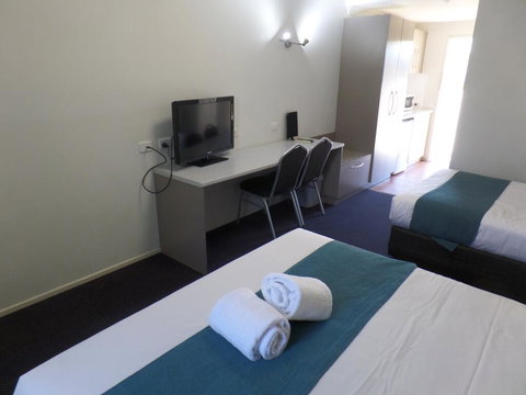 Burke & Wills Mt Isa - Accommodation Yamba 1