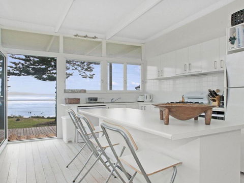 By The Sea - SPECIAL OFFER 3 FOR 2 - Accommodation Yamba 1
