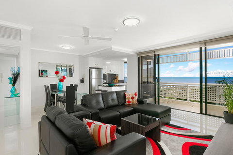 Cairns Luxury Seafront Apartment - Accommodation Yamba 0