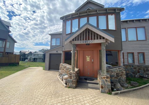 Camelot - Accommodation Yamba 0