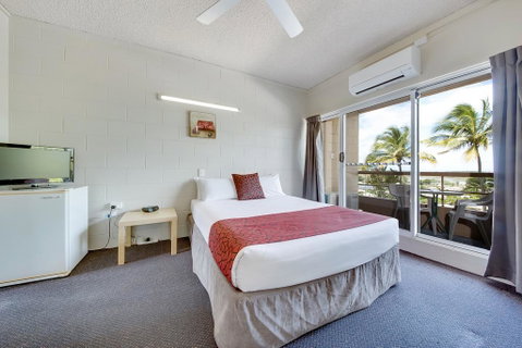 Camelot Motel - Accommodation Yamba 2