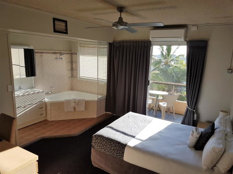 Camelot Motel - Accommodation Yamba 1