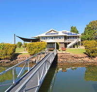 Campbell 7 - Large Queenslander on Maroochy River - Accommodation Yamba
