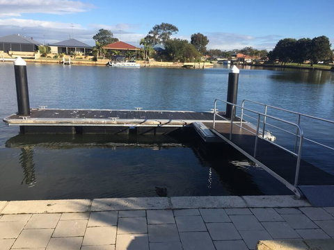 Canal Elegance In Yunderup - Accommodation Yamba 2