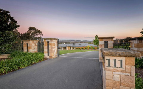 Canberra Luxury Estate - Accommodation Yamba 1