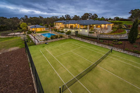 Canberra Luxury Estate - Accommodation Yamba 3