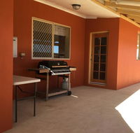 Caretakers Cottage Budget Accommodation - Accommodation Yamba