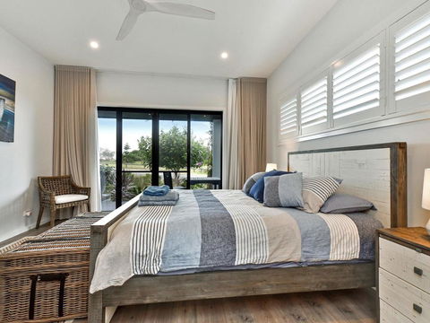Caves Luxury Beachside Escape - Literally Across The Road From Surf Club - Accommodation Yamba 3