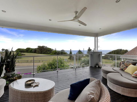 Caves Luxury Beachside Escape - Literally Across The Road From Surf Club - Accommodation Yamba 0