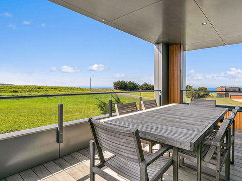 Cayley - Accommodation Yamba 2