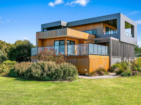 Cayley - Accommodation Yamba 1