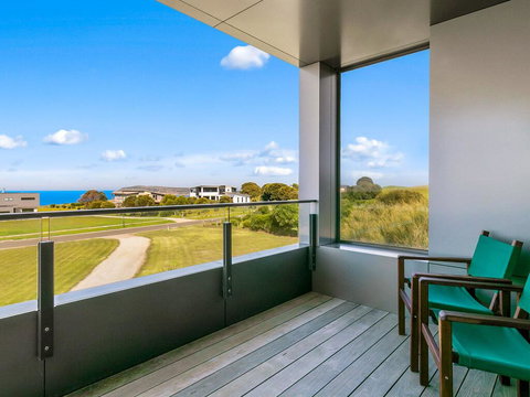 Cayley - Accommodation Yamba 3