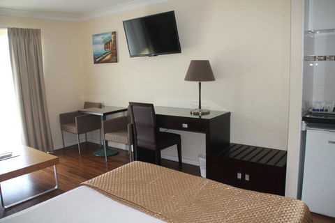 Centenary Motor Inn - Accommodation Yamba 3