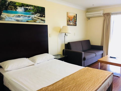 Centenary Motor Inn - Accommodation Yamba 0