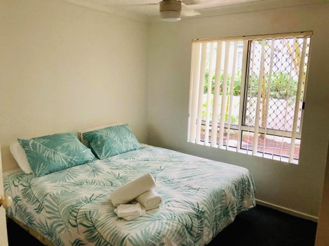 CENTRAL APARTMENT WITH POOL-WALK TO EVERYTHING - Accommodation Yamba 3
