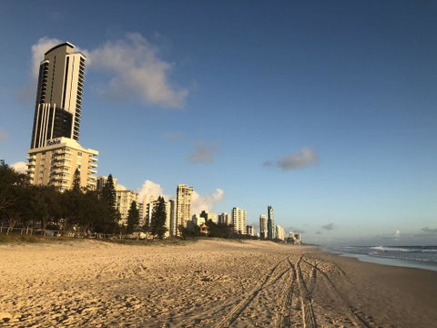 CENTRAL APARTMENT WITH POOL-WALK TO EVERYTHING - Accommodation Yamba 2