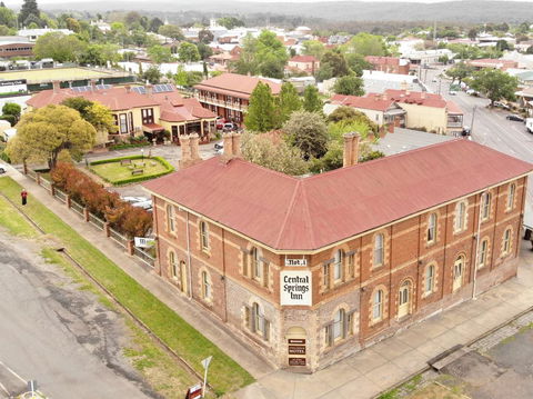 Central Springs Inn - Accommodation Yamba 0