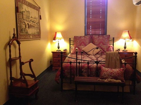 Church House B&B Gundagai - Accommodation Yamba 0
