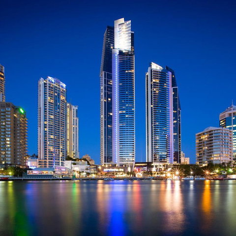 Circle On Cavil Holidays Gold Coast - Accommodation Yamba 3