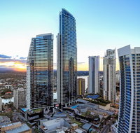 Circle on Cavill - HR Surfers Paradise - Accommodation Yamba