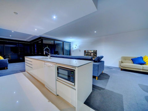 Circle On Cavill 37th Floor Ocean And River Views - Accommodation Yamba 1