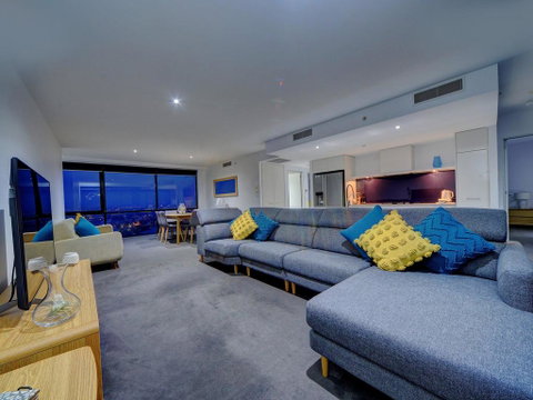 Circle On Cavill 37th Floor Ocean And River Views - Accommodation Yamba 0