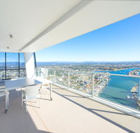 Circle On Cavill 52nd Floor Spacious Skyhome Apartment - Accommodation Yamba