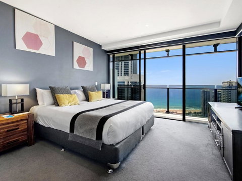 Circle On Cavill Private 2 Bed Ocean View - Accommodation Yamba 1